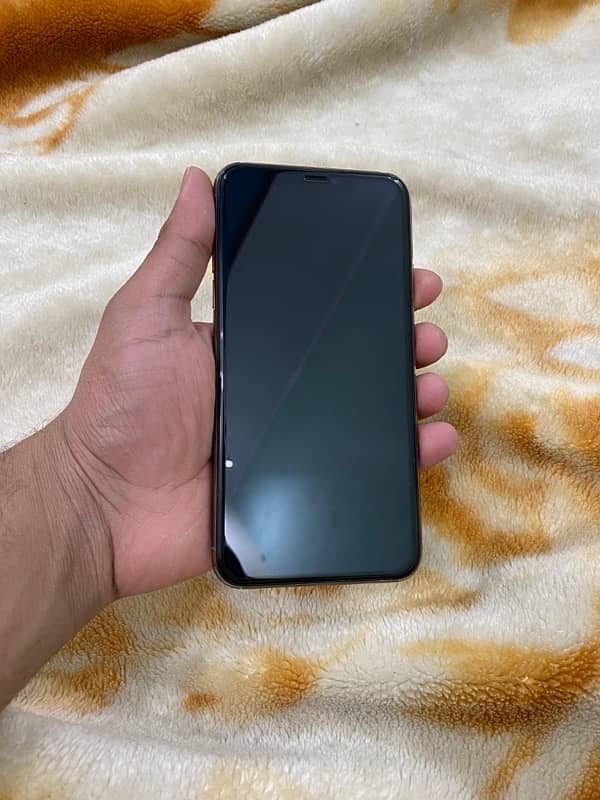 I phone 11 pro max 256gb Dual sim pta aproved 10 by 10 condition 1