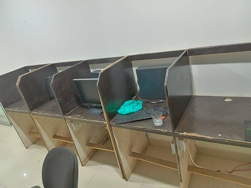 office computer cabins and chairs 0