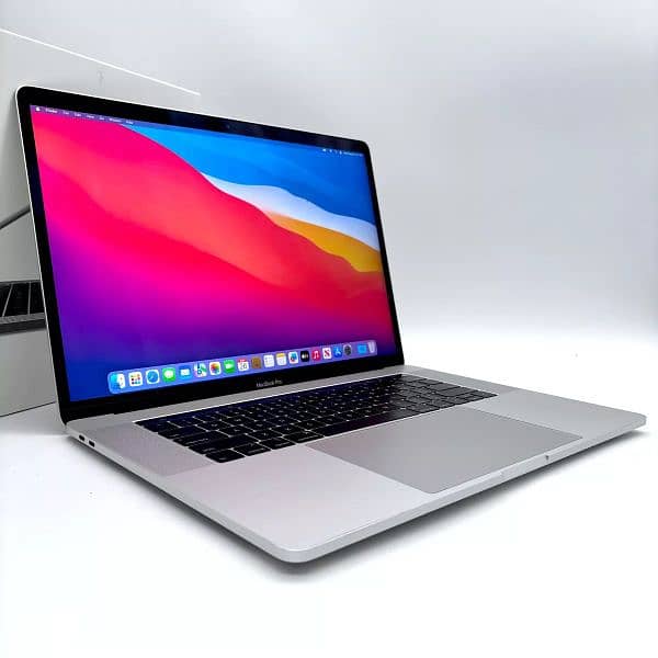 Apple MacBook pro i9 2019 Laptop Like New Condition 32Gb Ram 3