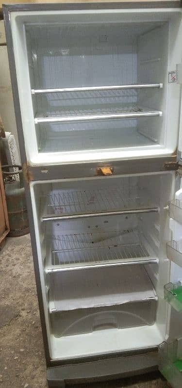 Dawlance Fridge good condition 2