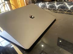 Apple Laptop,MacBook Pro2017,Core i7,16GB RAM,1TB SSD,2GB AMD Graphics