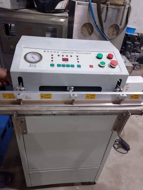 vacuum packing machine 12