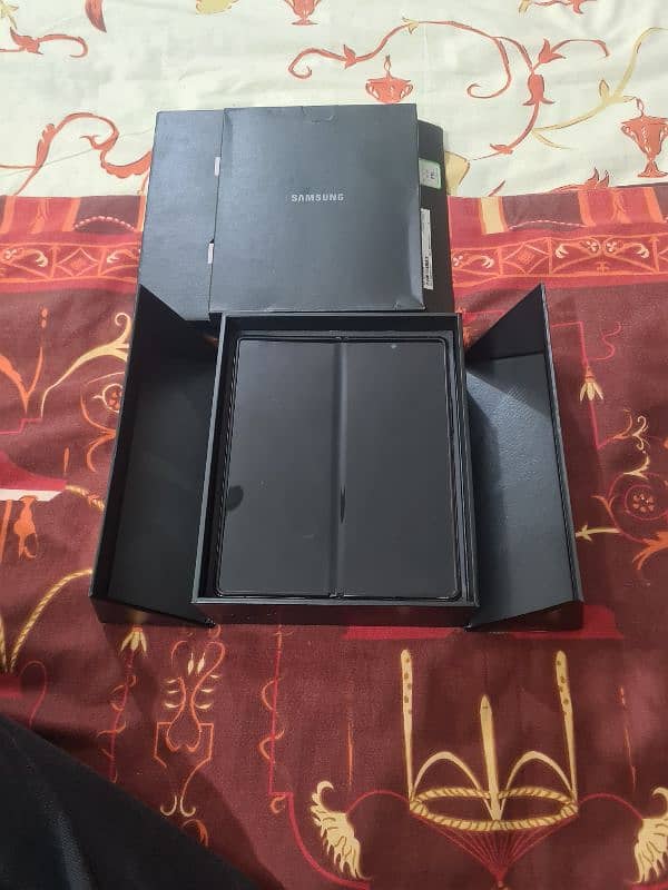 Samsung galaxy Fold 2 PTA Approved official with box 4