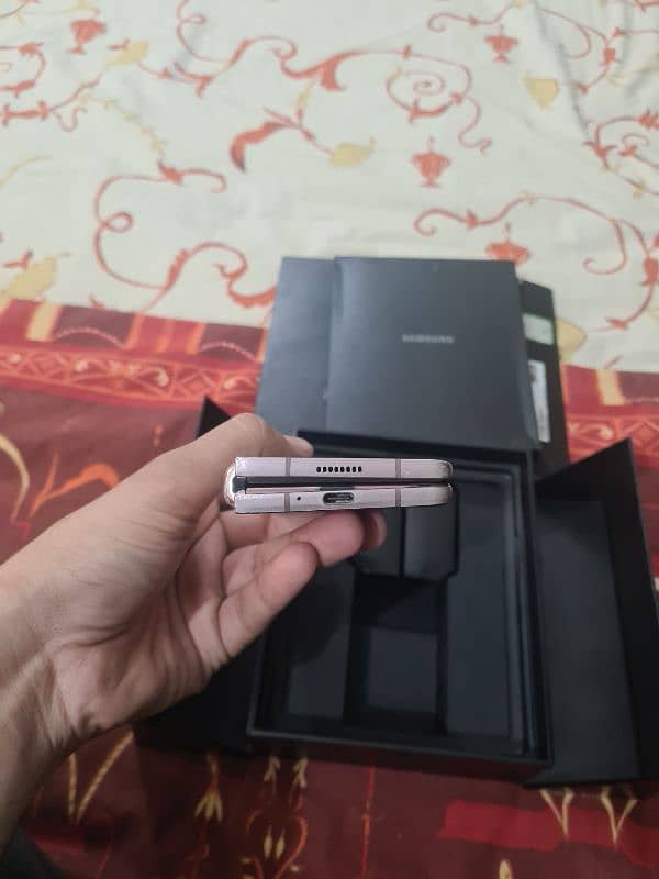 Samsung galaxy Fold 2 PTA Approved official with box 9