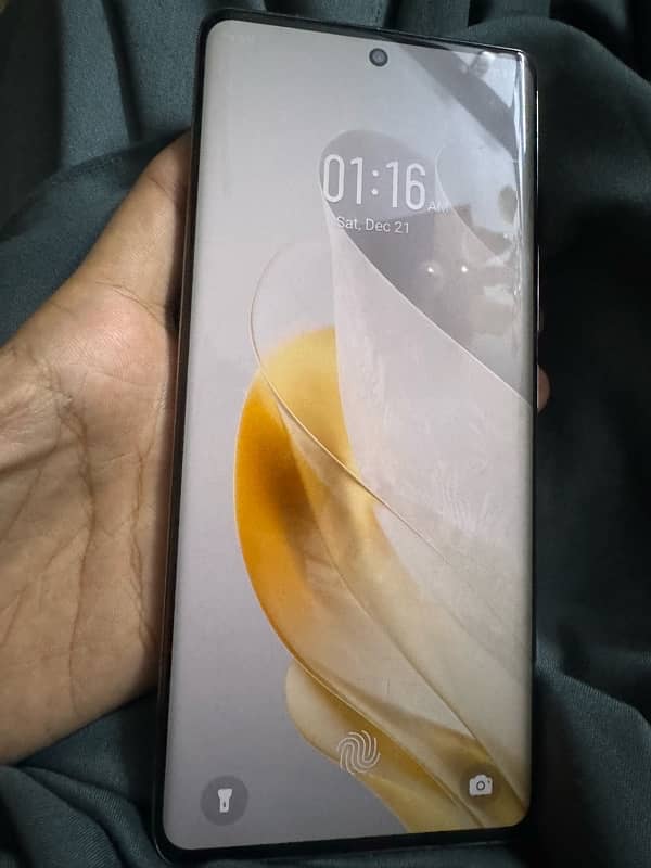 Infinix zero 30 4g 8+8 256gb 3