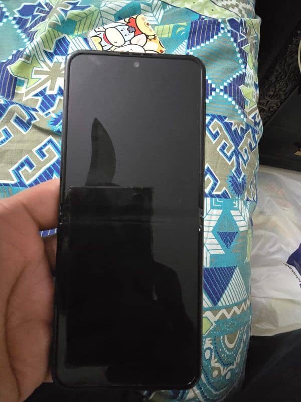 Samsung Z flip4 phone available 1