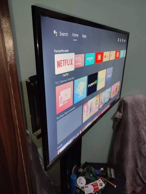 TCL 32 inch smart led with box 0