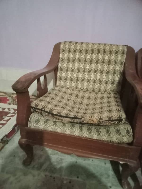 sofa 5 setar  tari k lakriye k bane hu bilkul ok hai 2