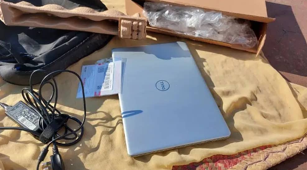 dell laptops core i7 battery 7 hours New working 0