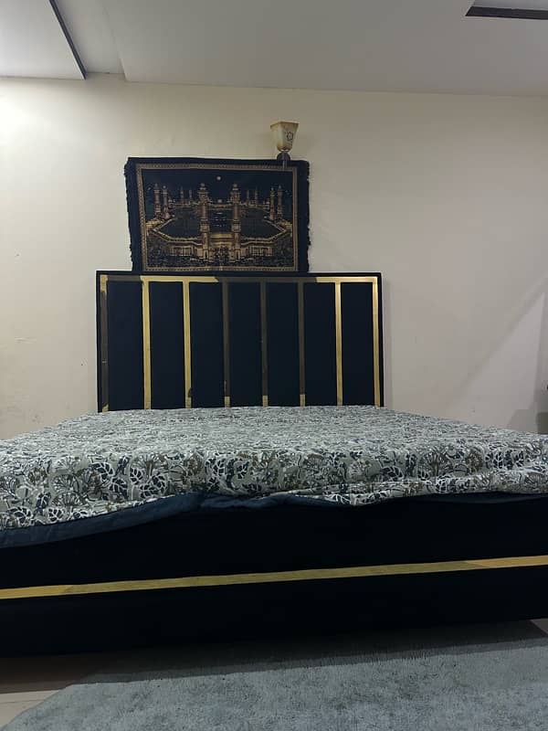 velvet bed set black end gold color with chair 3