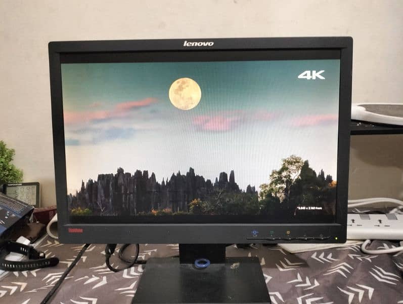 Lenovo LED monitor 20 inch (Wide) 2