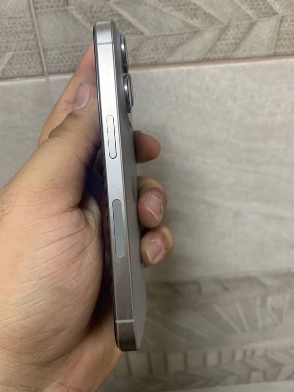 Iphone 15 Pro (256GB) 3