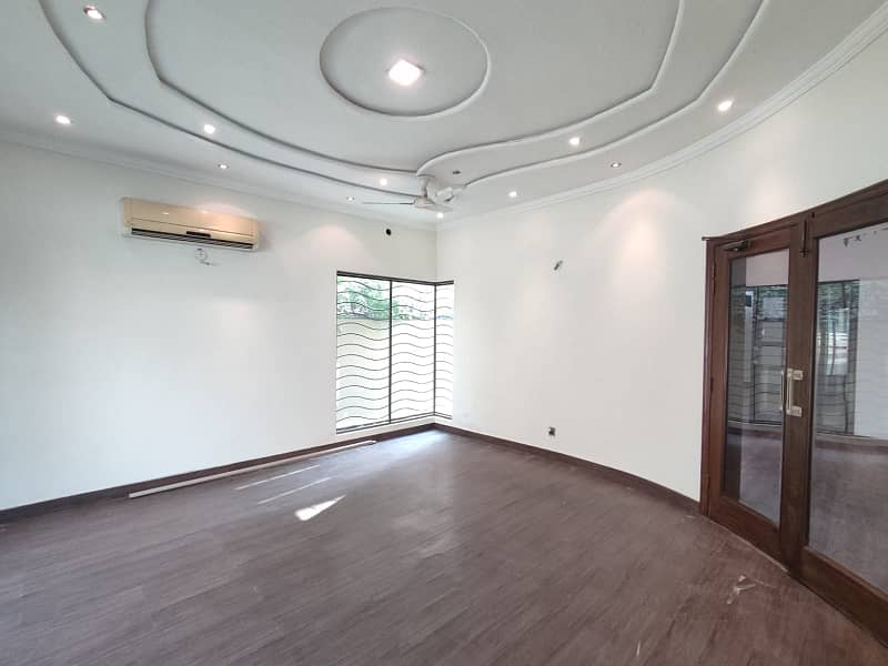 1 Kanal Bungalow Available For Rent In DHA Phase 4 Super Hot Location. 6