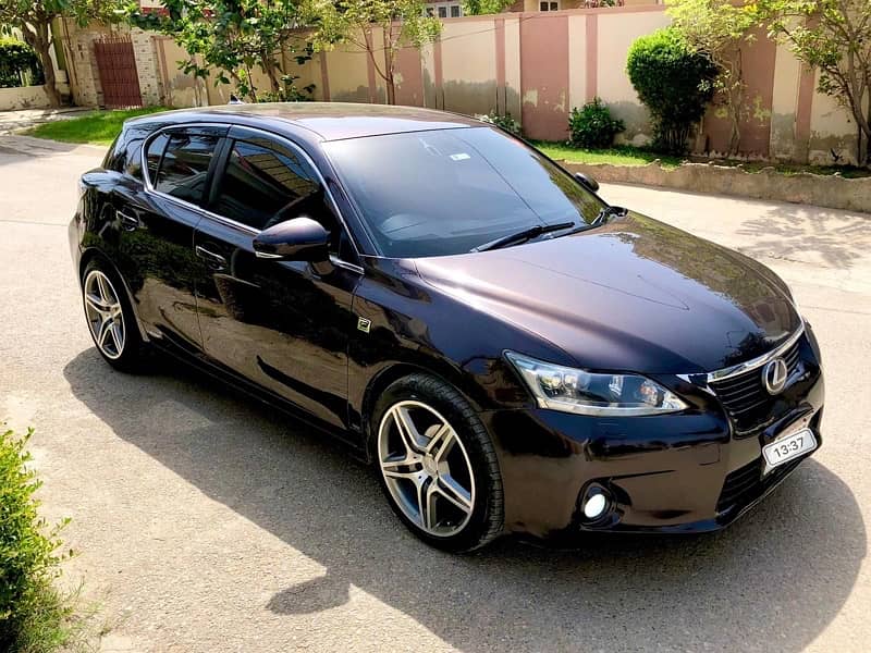 Lexus CT200h 2011 1