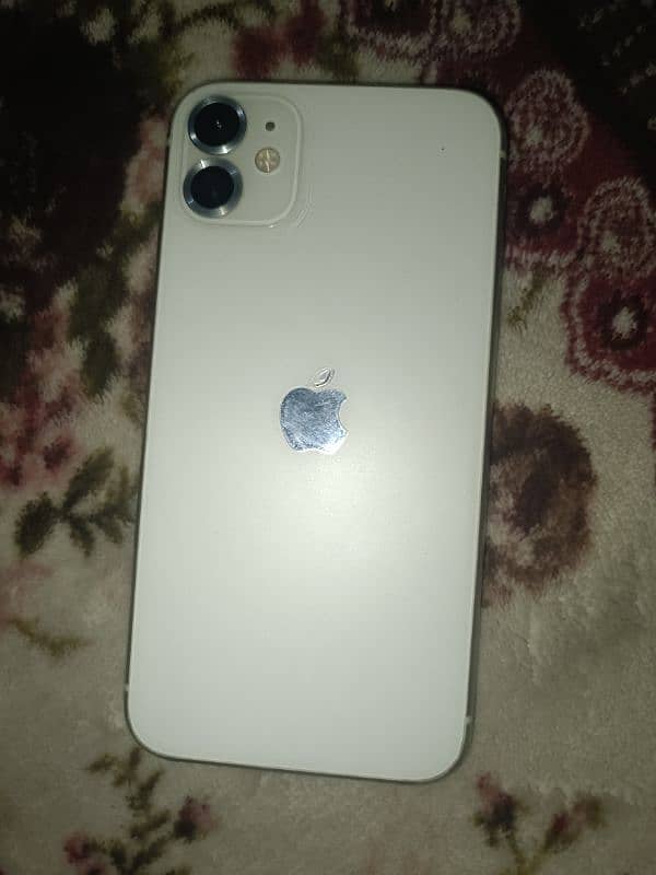 iPhone 11 64GB Non PTA white color full Okay 1