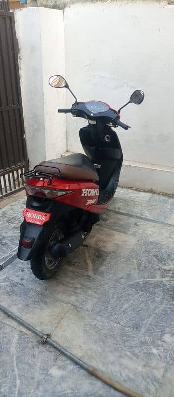 Honda Scooty new condition 1