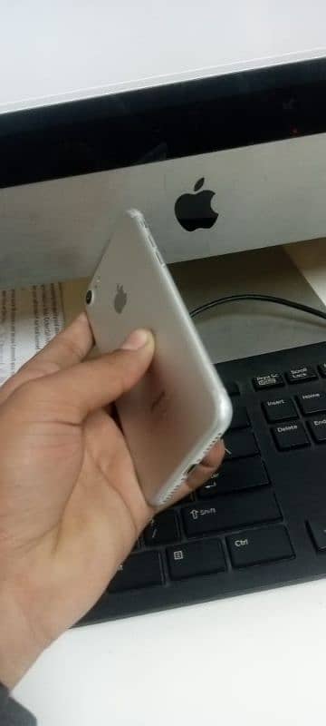 IPHONE 7 NON PTA . . . . . Silver Colour 3