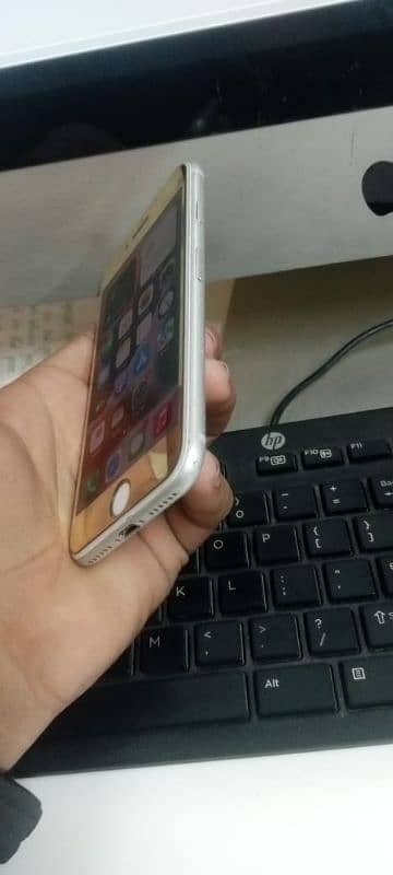 IPHONE 7 NON PTA . . . . . Silver Colour 7