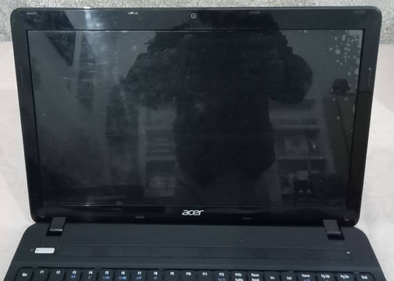 Acer laptop E1-531 4