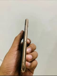 I phone 11pro good condition bettry health 92 call number 03100788012