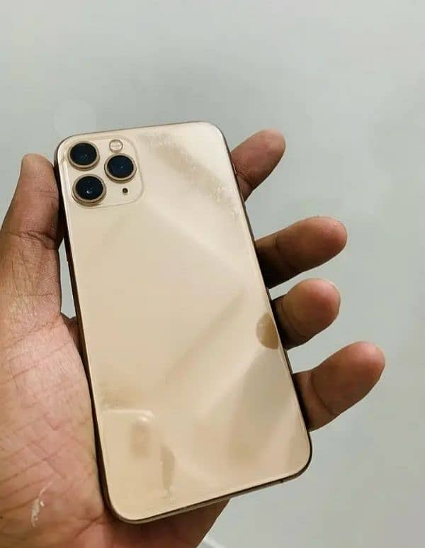 I phone 11pro good condition bettry health 92 call number 03100788012 6