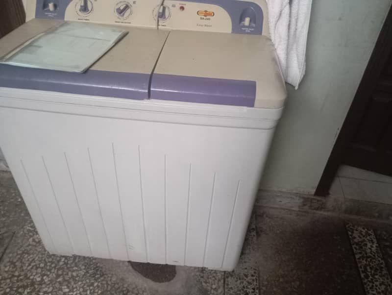 Instant Gas Geyser and washing machine 8