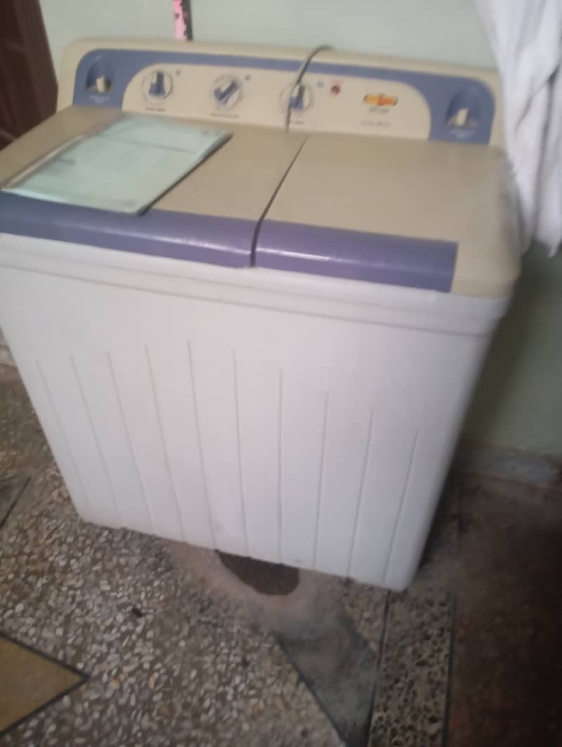 Instant Gas Geyser and washing machine 9