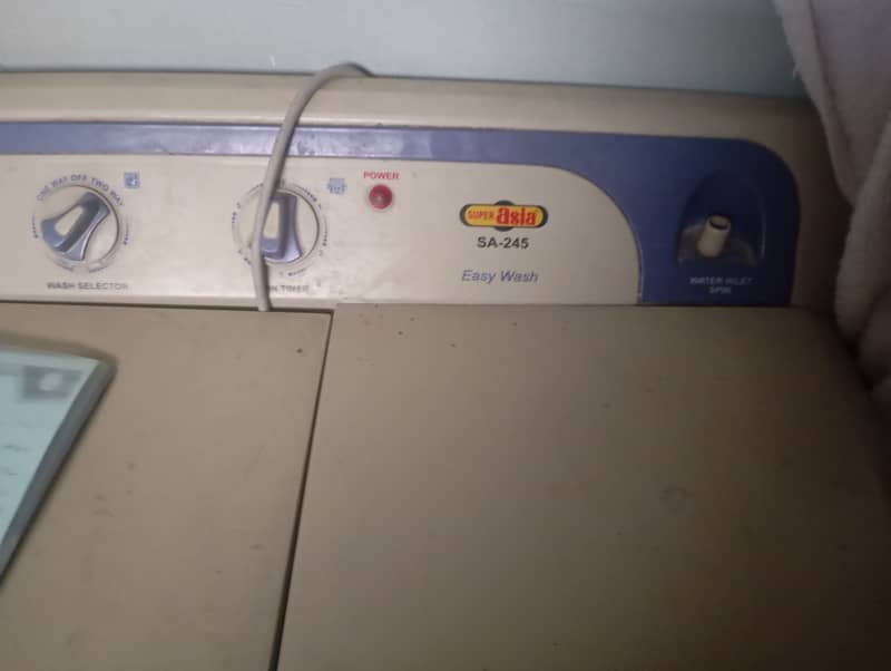 Instant Gas Geyser and washing machine 11