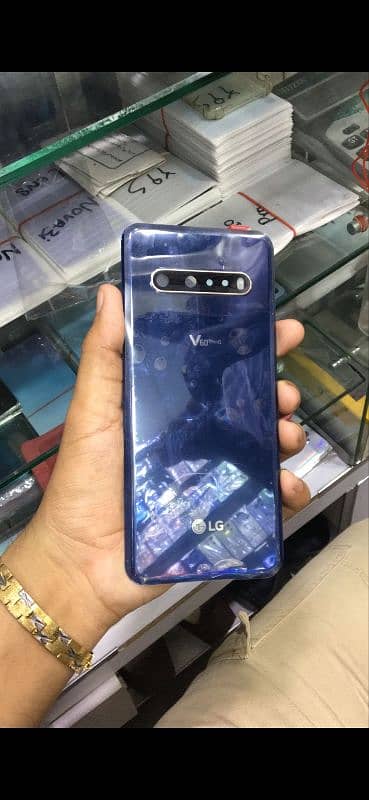 LG v 60 back glass 1