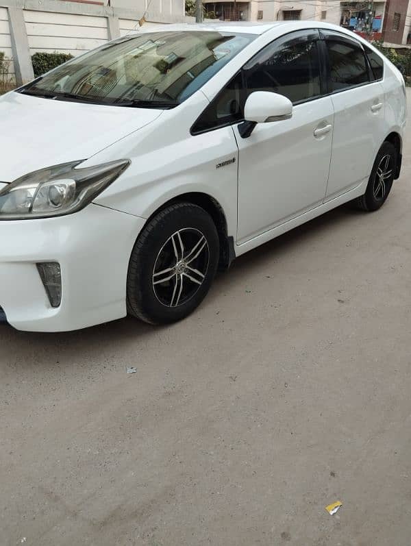 Toyota Prius S LED  2013 Reg. 2017 Automatic White 1