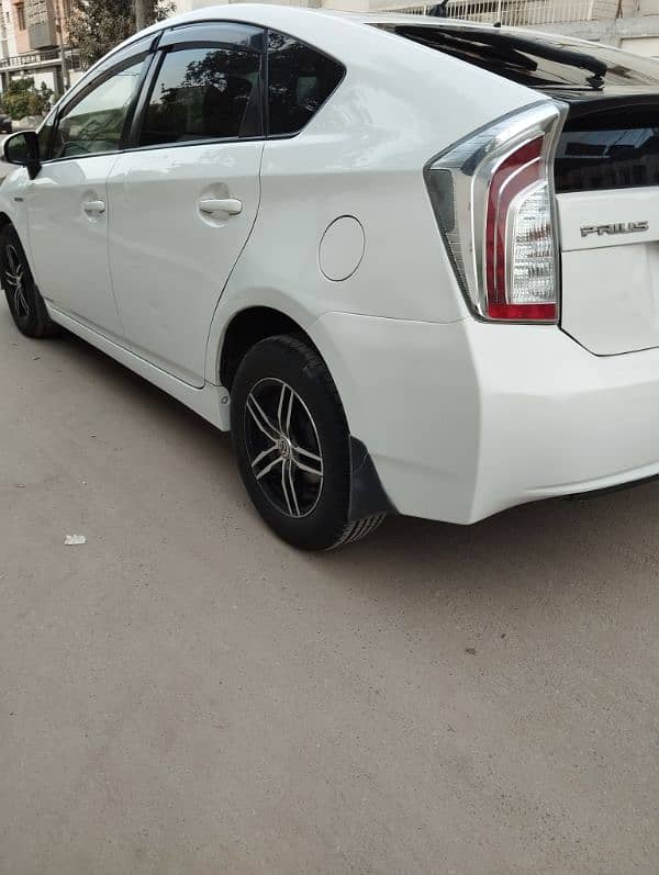 Toyota Prius S LED  2013 Reg. 2017 Automatic White 2