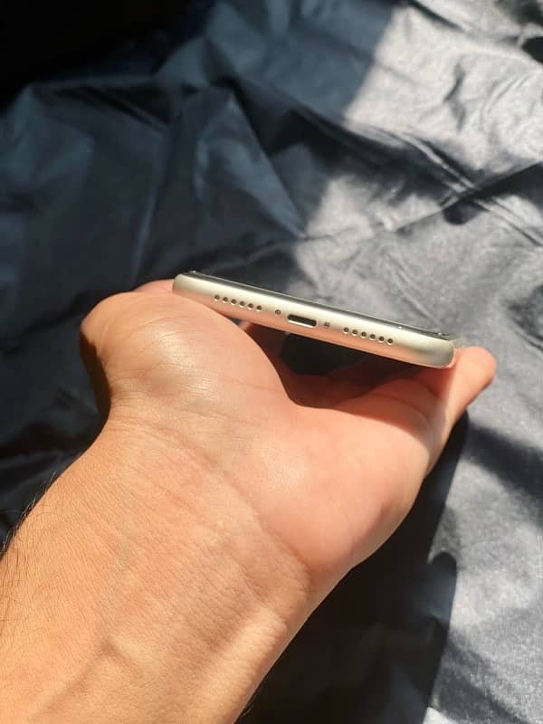 Iphone 11 128Gb water pack 4