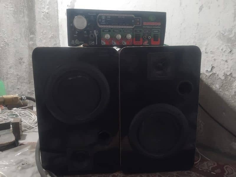 Speaker with Amplifire 0