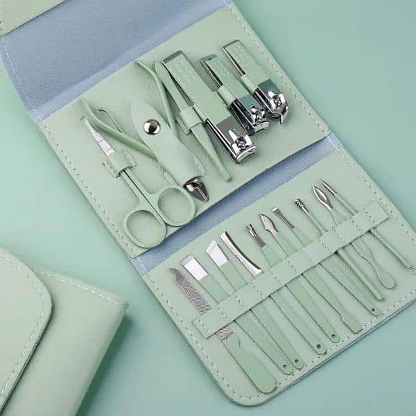 manicure kit 0