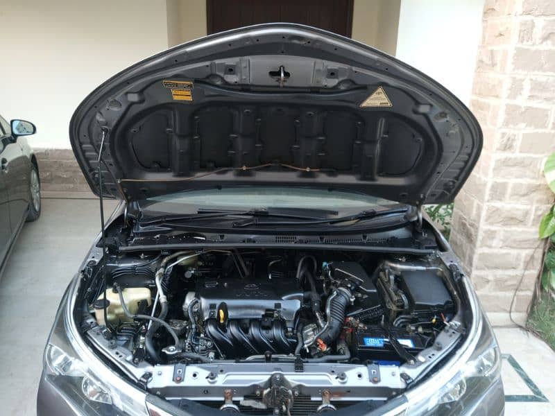 Toyota Corolla GLI 2015 Automatic Outclass Original in DHA Karachi 4