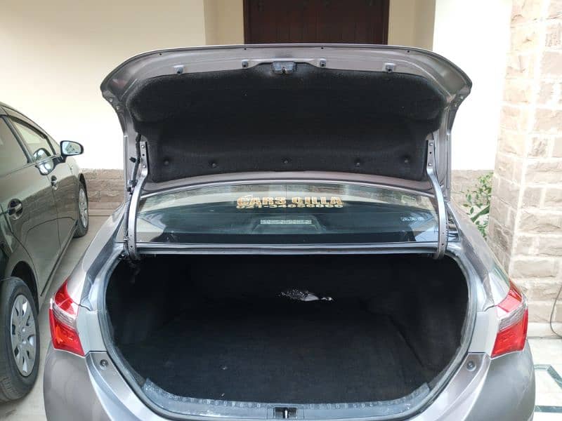 Toyota Corolla GLI 2015 Automatic Outclass Original in DHA Karachi 5