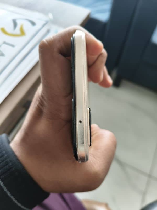 Vivo V23e For sale one hand use 4