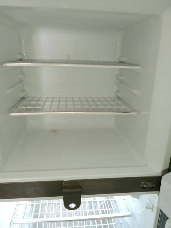 Haier new condition medium size fridge totally guanine 03014525103 2