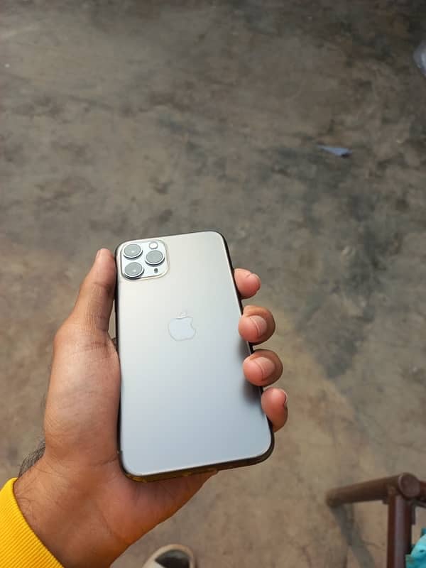 iphone 11 pro 2