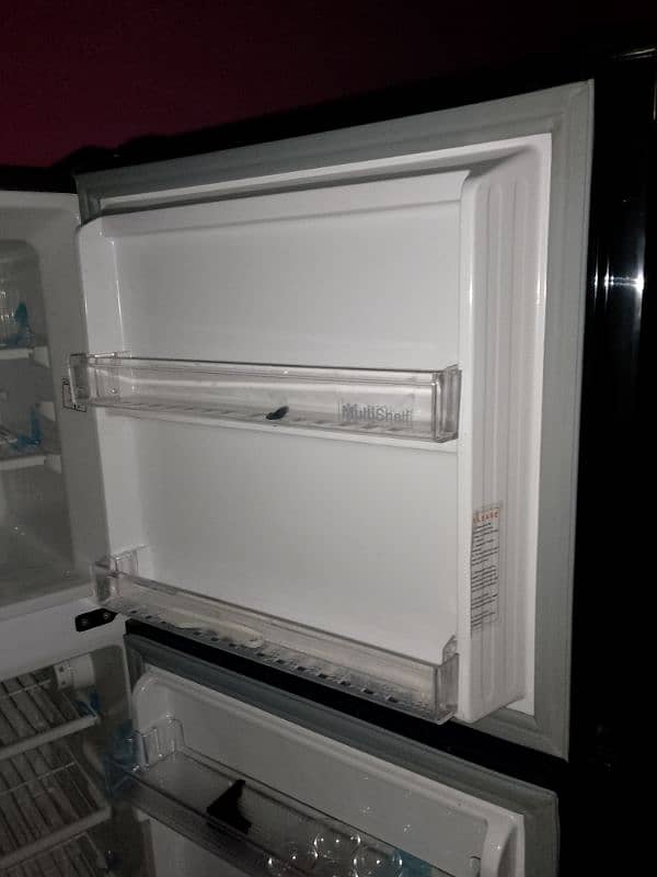 DAWLANCE FRIDGE 4