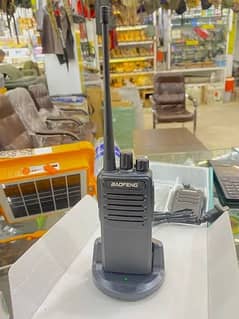 WALKIE TALKIE\INTERCOM\WIRLESS\HIKING GADGET\HIKING GEAR\LIMITED STOC