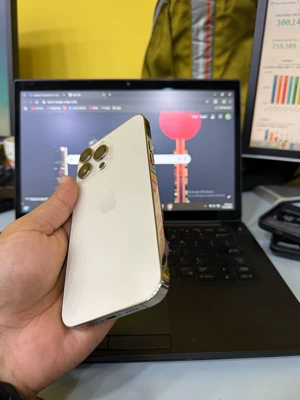 iphone 14 pro max 12