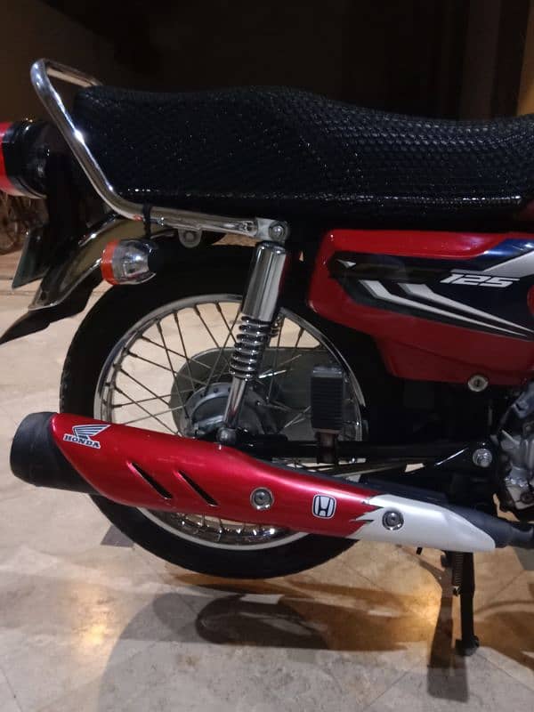 HONDA 125 NEW CONDITION 6