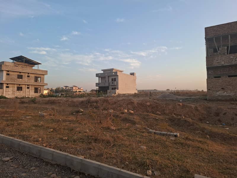 Plot For Sale in Jinnah Garden Phase 01 . Solid Land at Investor Price 1