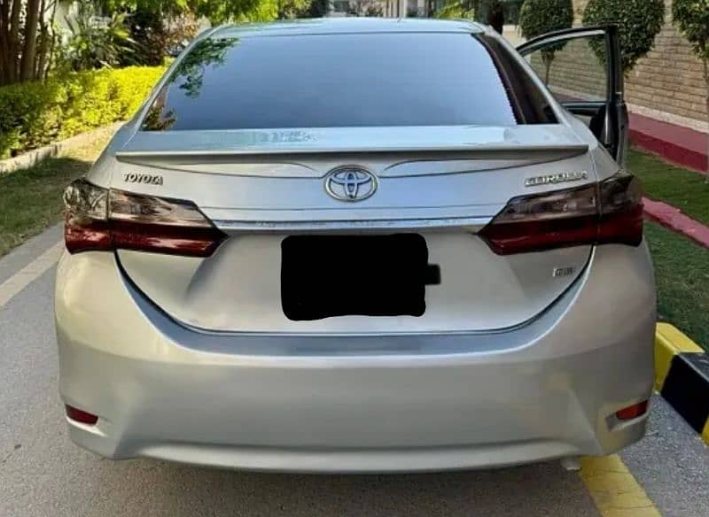 Toyota Corolla GLI 2015 Family Used 3