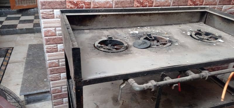 counter with burner and steel table 2