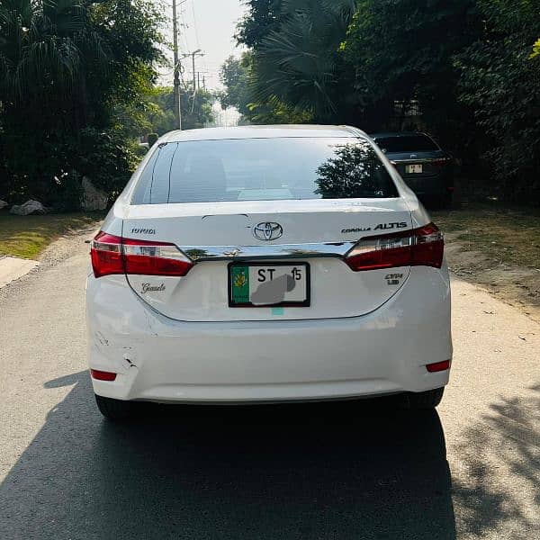 Toyota Altis Grande 2015 1