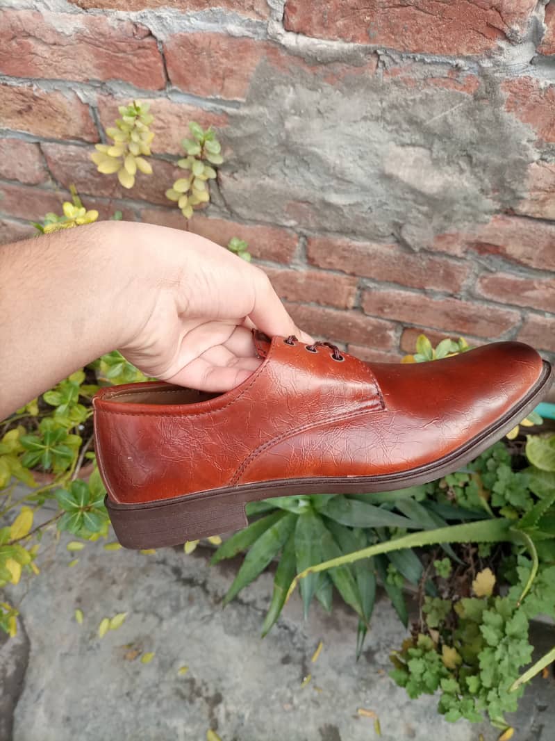 Shoes abhi bilkul new box pack ha Size 8 3