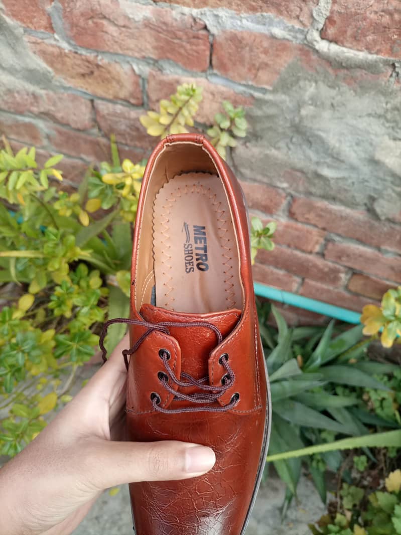 Shoes abhi bilkul new box pack ha Size 8 4