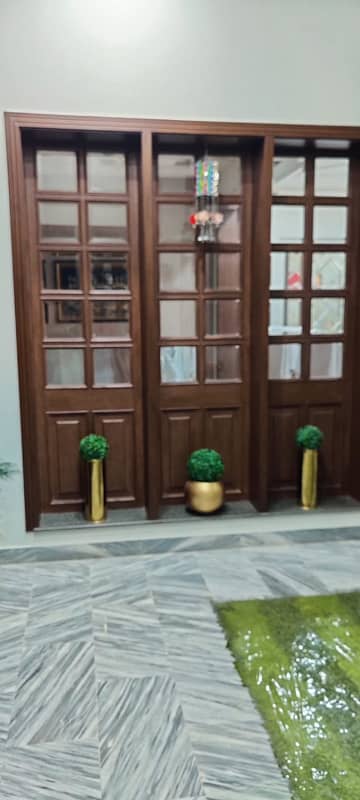 1 KANAL BEAUTIFUL HOUSE AVAILABLE FOR SALE IN LDA AVENUE 12